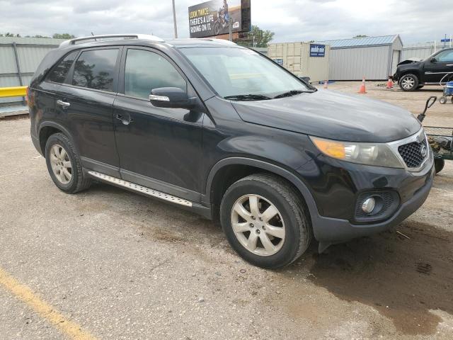 5XYKT4A19BG155495 - 2011 KIA SORENTO BASE BLACK photo 4