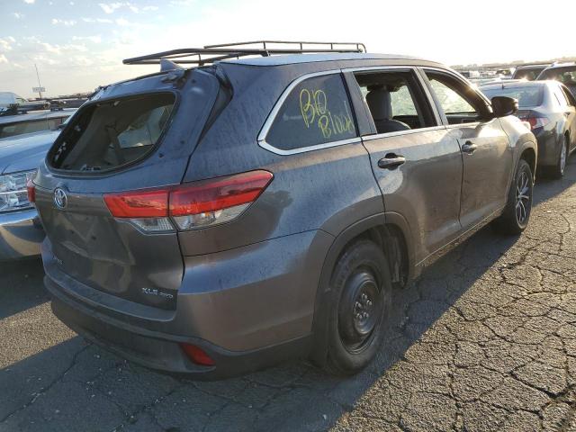 5TDJZRFH2JS903003 - 2018 TOYOTA HIGHLANDER SE GRAY photo 4