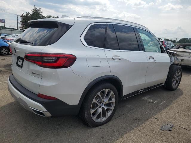 5UXCR6C58KLK87357 - 2019 BMW X5 XDRIVE40I WHITE photo 3