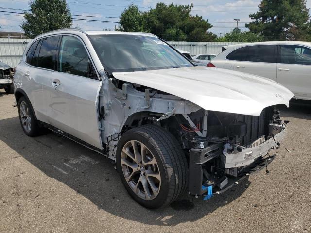 5UXCR6C58KLK87357 - 2019 BMW X5 XDRIVE40I WHITE photo 4