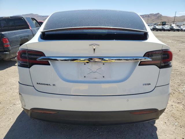 5YJXCBE23JF142826 - 2018 TESLA MODEL X WHITE photo 6