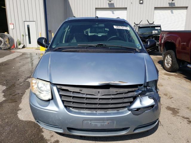 2C4GP44R45R552947 - 2005 CHRYSLER TOWN & COU LX BLUE photo 5