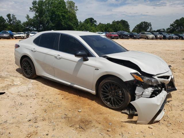 4T1G11AKXPU112207 - 2023 TOYOTA CAMRY SE NIGHT SHADE WHITE photo 4