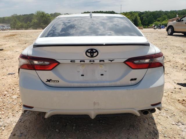 4T1G11AKXPU112207 - 2023 TOYOTA CAMRY SE NIGHT SHADE WHITE photo 6
