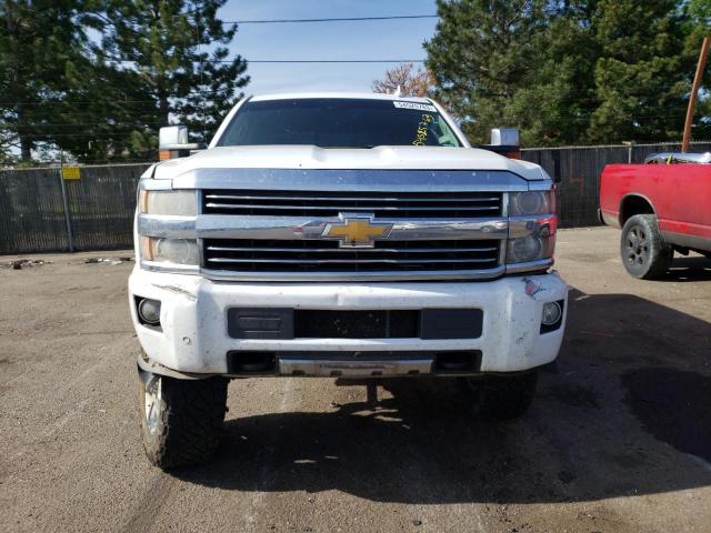 1GC1KXE8XFF507824 - 2015 CHEVROLET SILVERADO K2500 HIGH COUNTRY WHITE photo 5