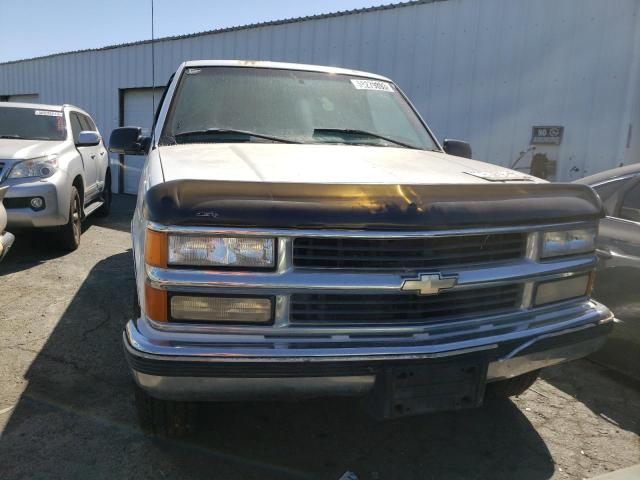 1GCGC34R2YR161067 - 2000 CHEVROLET SILVERADO C3500 WHITE photo 5
