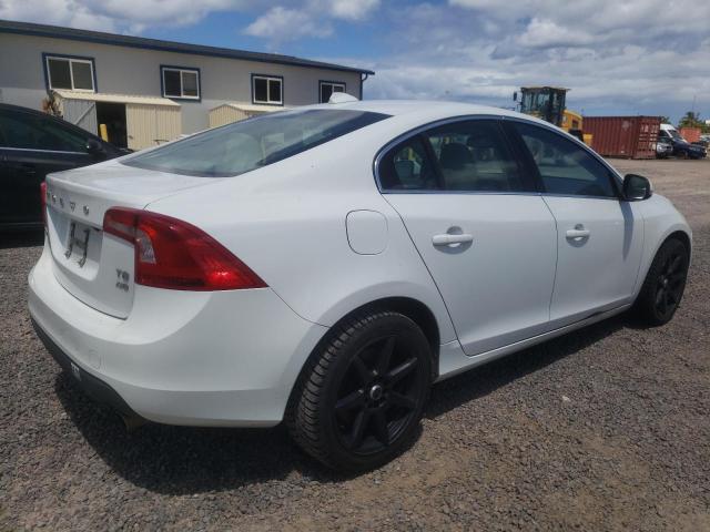 YV1902FH8B2012396 - 2011 VOLVO S60 T6 WHITE photo 3