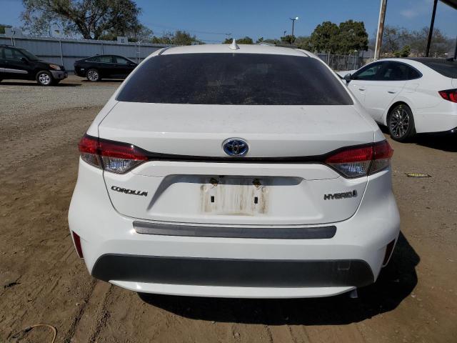 JTDEAMDE7MJ007690 - 2021 TOYOTA COROLLA LE WHITE photo 6