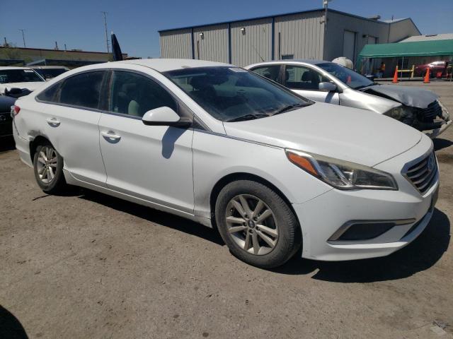 5NPE24AF1GH266652 - 2016 HYUNDAI SONATA SE WHITE photo 4