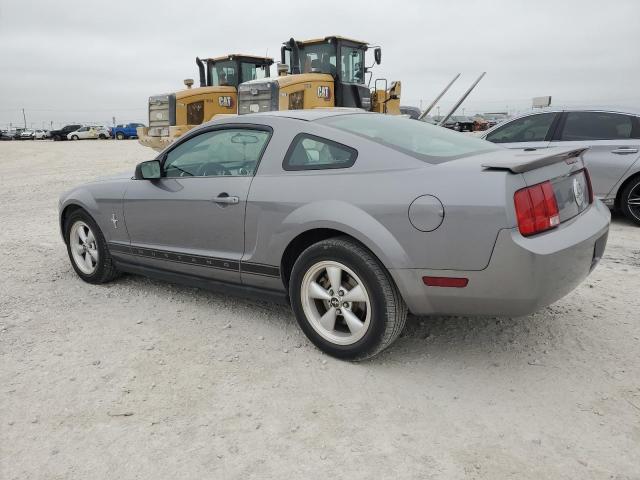 1ZVFT80N675238926 - 2007 FORD MUSTANG SILVER photo 2