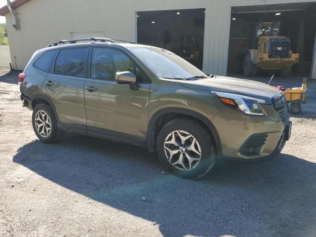 JF2SKAECXNH495376 - 2022 SUBARU FORESTER PREMIUM GREEN photo 4