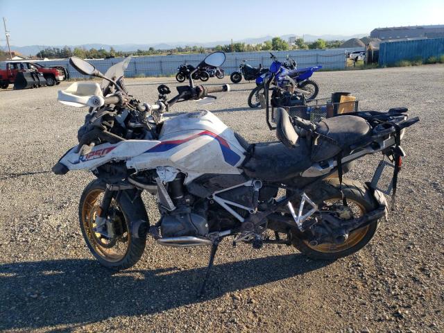 WB10M0306N6F08929 - 2022 BMW R 1250 GS WHITE photo 3