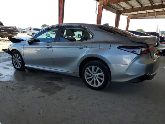 4T1C11AK8MU578843 - 2021 TOYOTA CAMRY LE SILVER photo 2