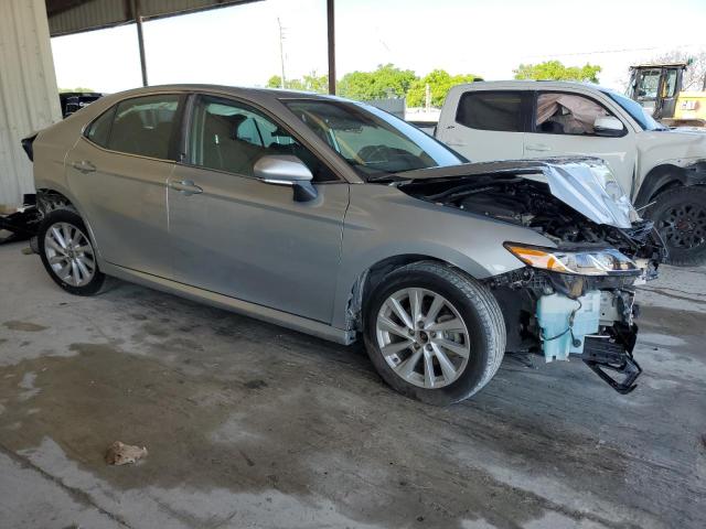 4T1C11AK8MU578843 - 2021 TOYOTA CAMRY LE SILVER photo 4