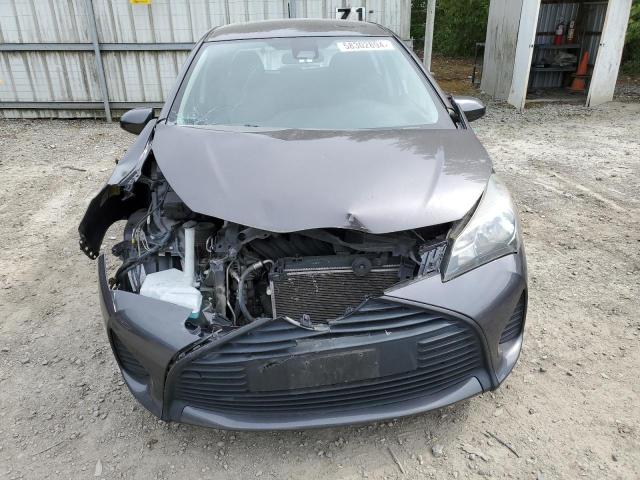 VNKKTUD38HA077725 - 2017 TOYOTA YARIS L GRAY photo 5