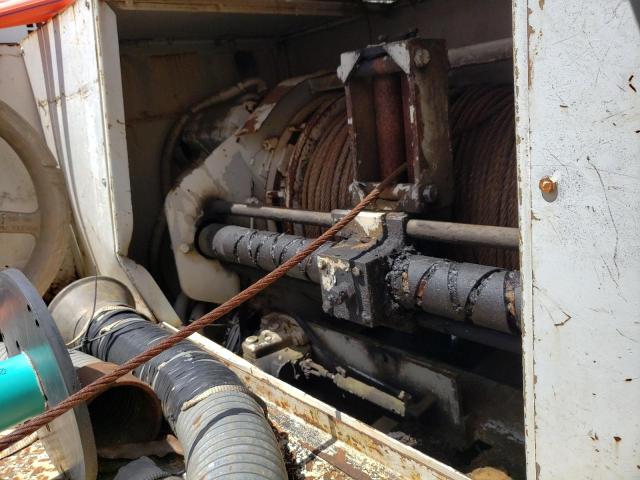 1GBM7H1C9YJ520311 - 2000 CHEVROLET C-SERIES C7H042 白色 照片 9