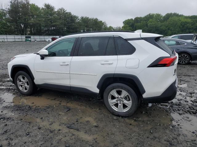 2T3P1RFV3MC255635 - 2021 TOYOTA RAV4 XLE WHITE photo 2