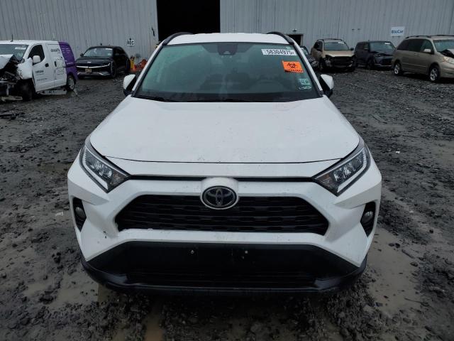 2T3P1RFV3MC255635 - 2021 TOYOTA RAV4 XLE WHITE photo 5