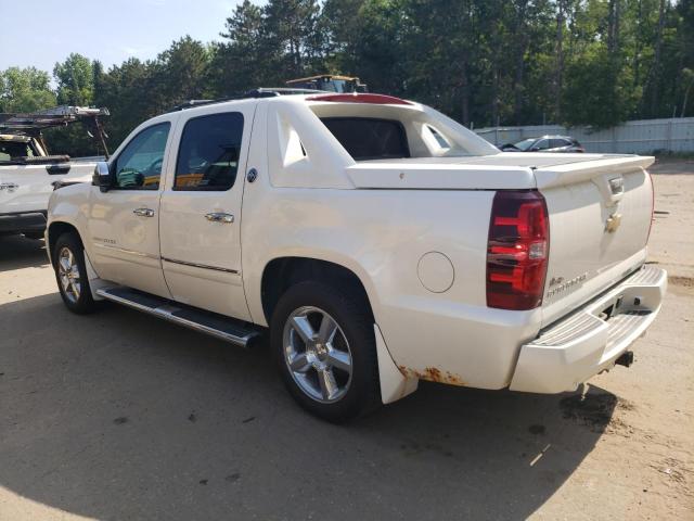 3GNTKGE77DG285956 - 2013 CHEVROLET AVALANCHE LTZ WHITE photo 2