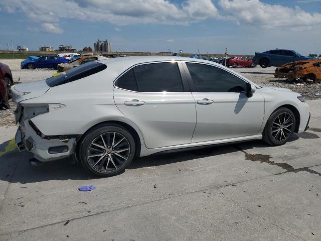 4T1T11AK9NU062959 - 2022 TOYOTA CAMRY SE SILVER photo 3