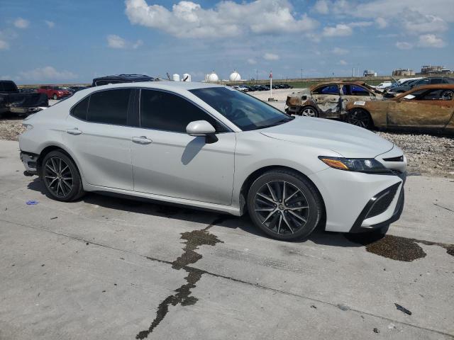 4T1T11AK9NU062959 - 2022 TOYOTA CAMRY SE SILVER photo 4