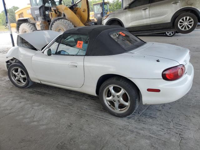 JM1NB353420231846 - 2002 MAZDA MX-5 MIATA BASE WHITE photo 2