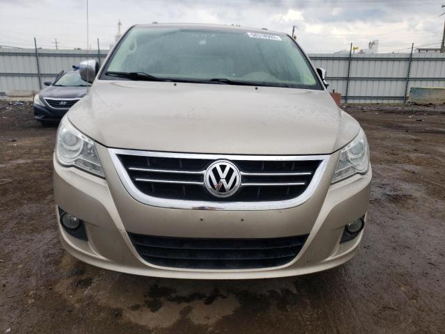 2V8HW64X49R549526 - 2009 VOLKSWAGEN ROUTAN SEL PREMIUM TAN photo 5