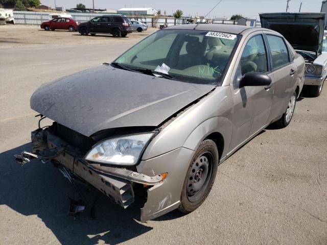 1FAFP34NX5W304623 - 2005 FORD FOCUS ZX4 GOLD photo 2