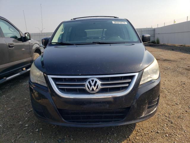 2V4RW3DX6AR222103 - 2010 VOLKSWAGEN ROUTAN SE BLACK photo 5