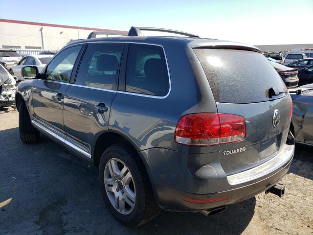 WVGCM77L15D003138 - 2005 VOLKSWAGEN TOUAREG 4.2 GRAY photo 2