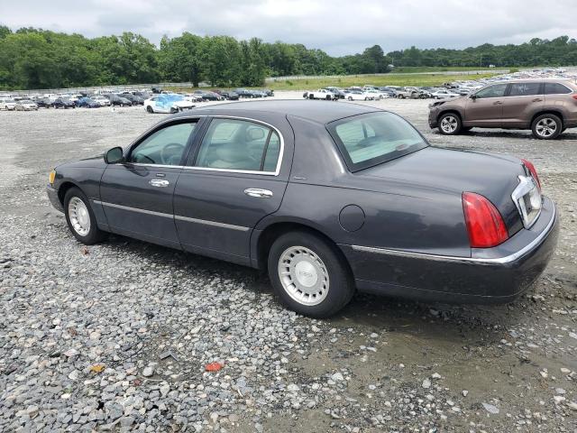 1LNHM81W32Y606076 - 2002 LINCOLN TOWN CAR EXECUTIVE Grau Foto 2