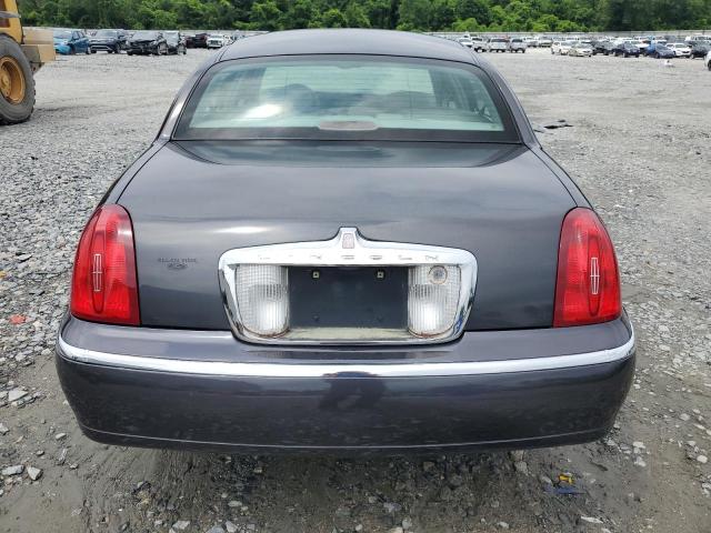 1LNHM81W32Y606076 - 2002 LINCOLN TOWN CAR EXECUTIVE Grau Foto 6