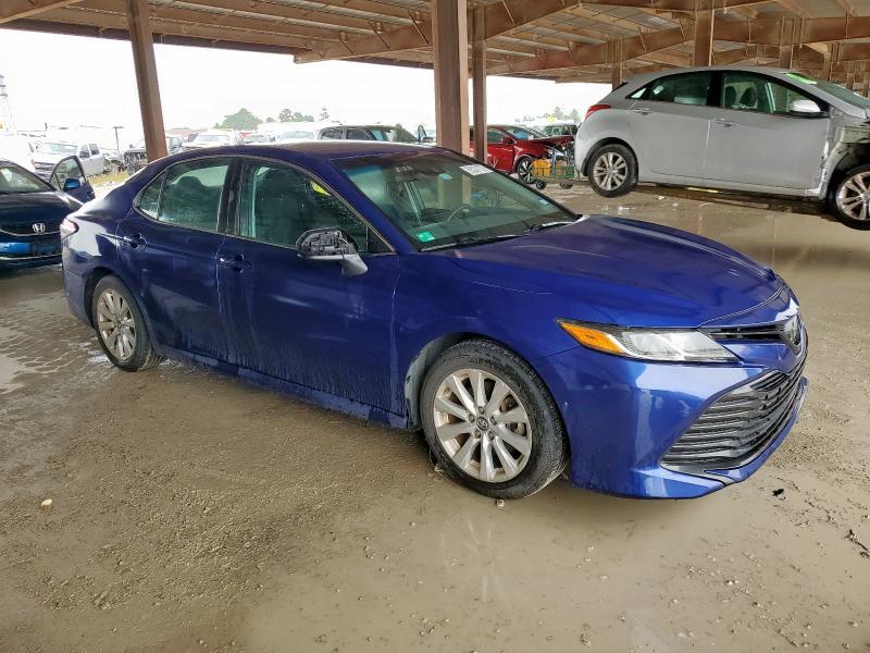 4T1B11HK4JU529362 - 2018 TOYOTA CAMRY L BLUE photo 4