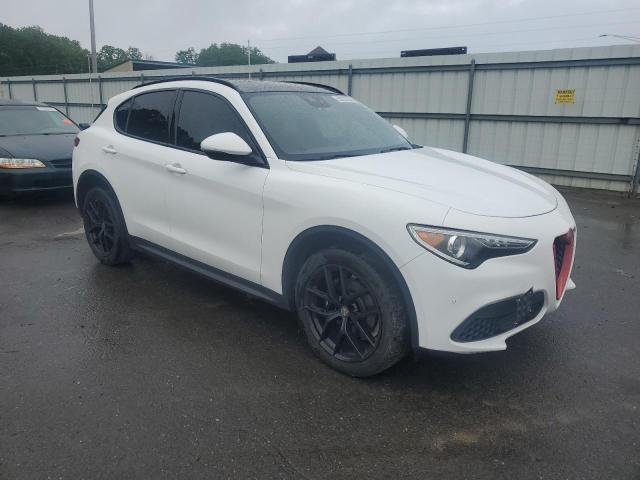 ZASFAKNN0J7B99820 - 2018 ALFA ROMEO STELVIO TI SPORT WHITE photo 4