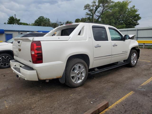 3GNVKGE08AG150735 - 2010 CHEVROLET AVALANCHE LTZ WHITE photo 3