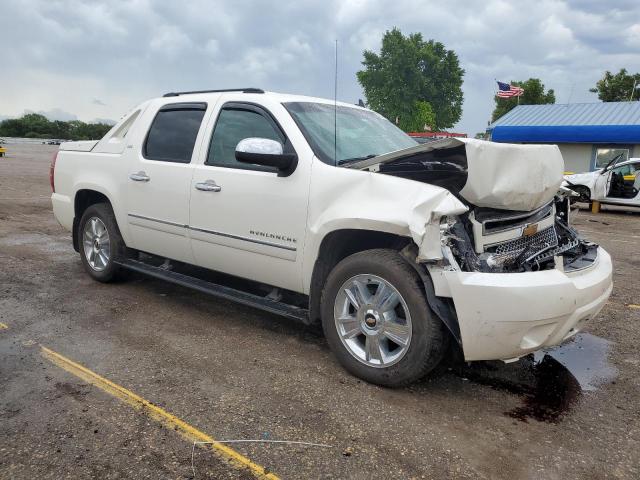 3GNVKGE08AG150735 - 2010 CHEVROLET AVALANCHE LTZ WHITE photo 4