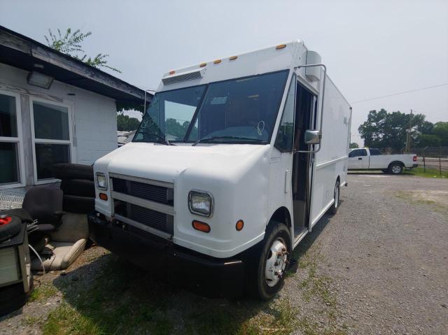 4UZA4FA47YCG65001 - 2000 FREIGHTLINER CHASSIS M LINE WALK-IN VAN WHITE photo 2