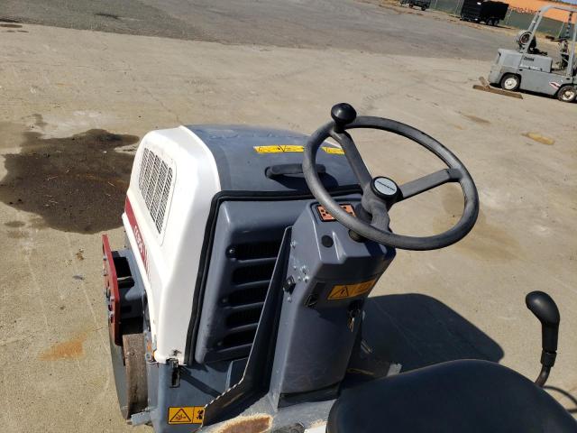 10000381KJC007941 - 2018 DYNA CC950 WHITE photo 5