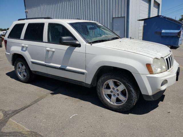 1J8GR48K57C513702 - 2007 JEEP GRAND CHER LAREDO WHITE photo 4