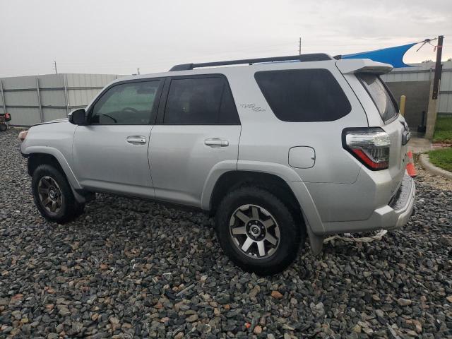 JTEBU5JRXK5618158 - 2019 TOYOTA 4RUNNER SR5/SR5 PREMIUM Srebrny zdjęcie 2