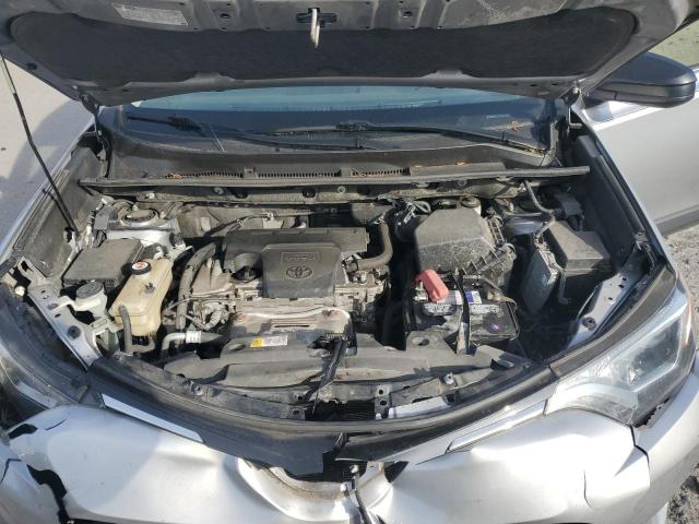 JTMBFREV6JJ199065 - 2018 TOYOTA RAV4 LE ვერცხლისფერი ფოტო 12