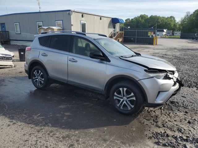 JTMBFREV6JJ199065 - 2018 TOYOTA RAV4 LE ვერცხლისფერი ფოტო 4