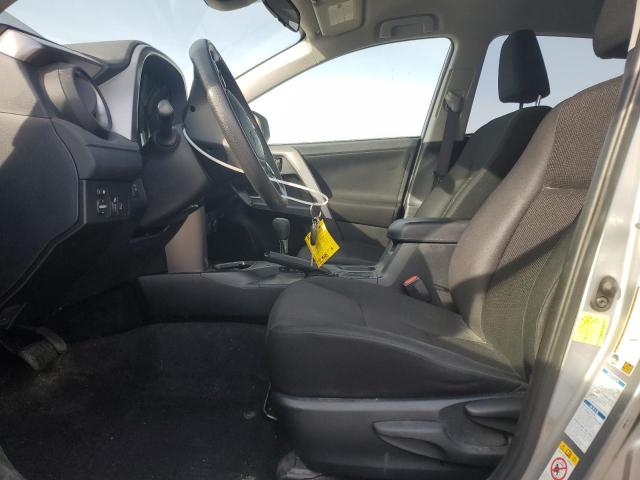 JTMBFREV6JJ199065 - 2018 TOYOTA RAV4 LE ვერცხლისფერი ფოტო 7