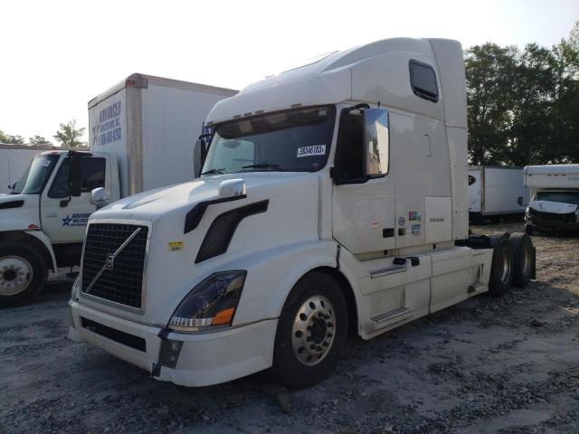 4V4NC9EJ7DN140322 - 2013 VOLVO VOLVO VNL WHITE photo 2