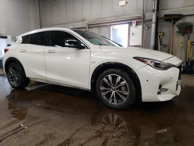 SJKCH5CPXHA030749 - 2017 INFINITI QX30 BASE WHITE photo 4