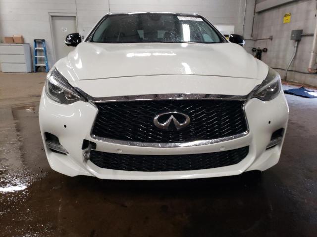 SJKCH5CPXHA030749 - 2017 INFINITI QX30 BASE WHITE photo 5
