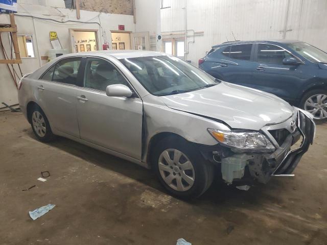 4T4BF3EK1AR061615 - 2010 TOYOTA CAMRY BASE فضي صورة 4