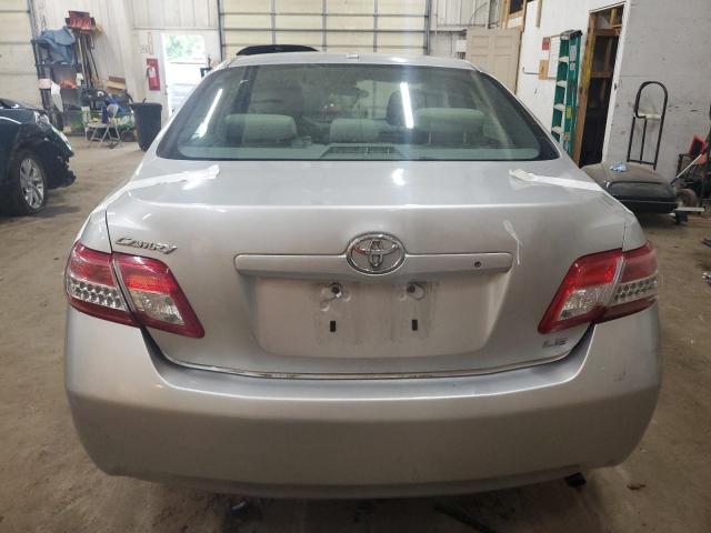 4T4BF3EK1AR061615 - 2010 TOYOTA CAMRY BASE فضي صورة 6