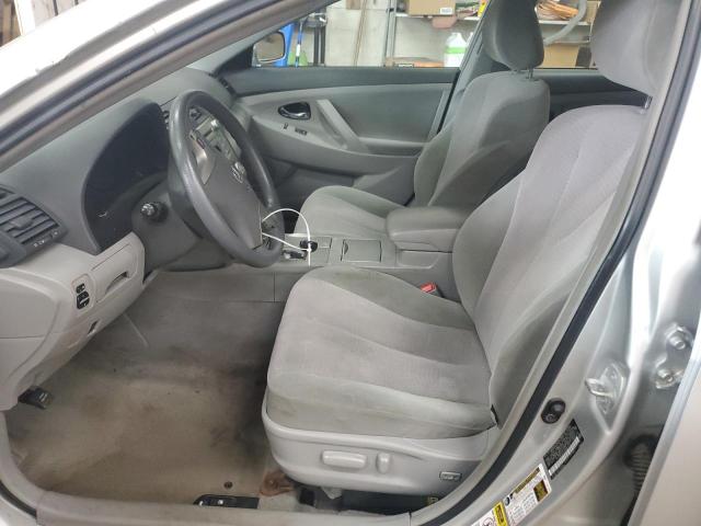 4T4BF3EK1AR061615 - 2010 TOYOTA CAMRY BASE فضي صورة 7