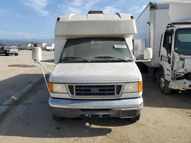 1FDXE45S36DB37559 - 2006 FORD ECONOLINE E450 SUPER DUTY CUTAWAY VAN WHITE photo 5